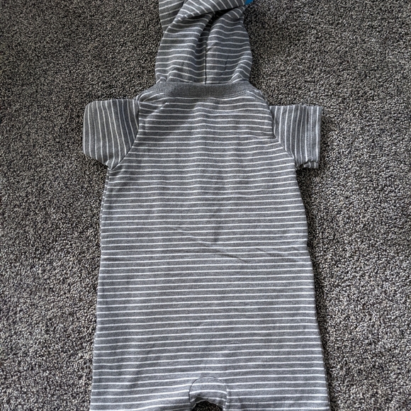 3/$30 Carter's NWT Dinosaur Romper with Hoodie - Picture 2 of 3